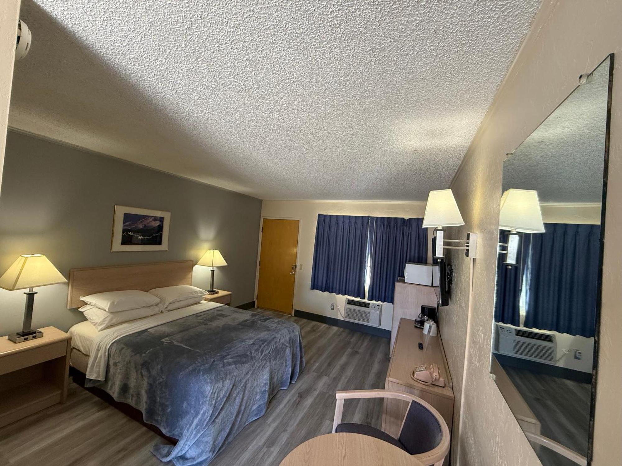 Pine Needles Inn Mount Shasta Extérieur photo
