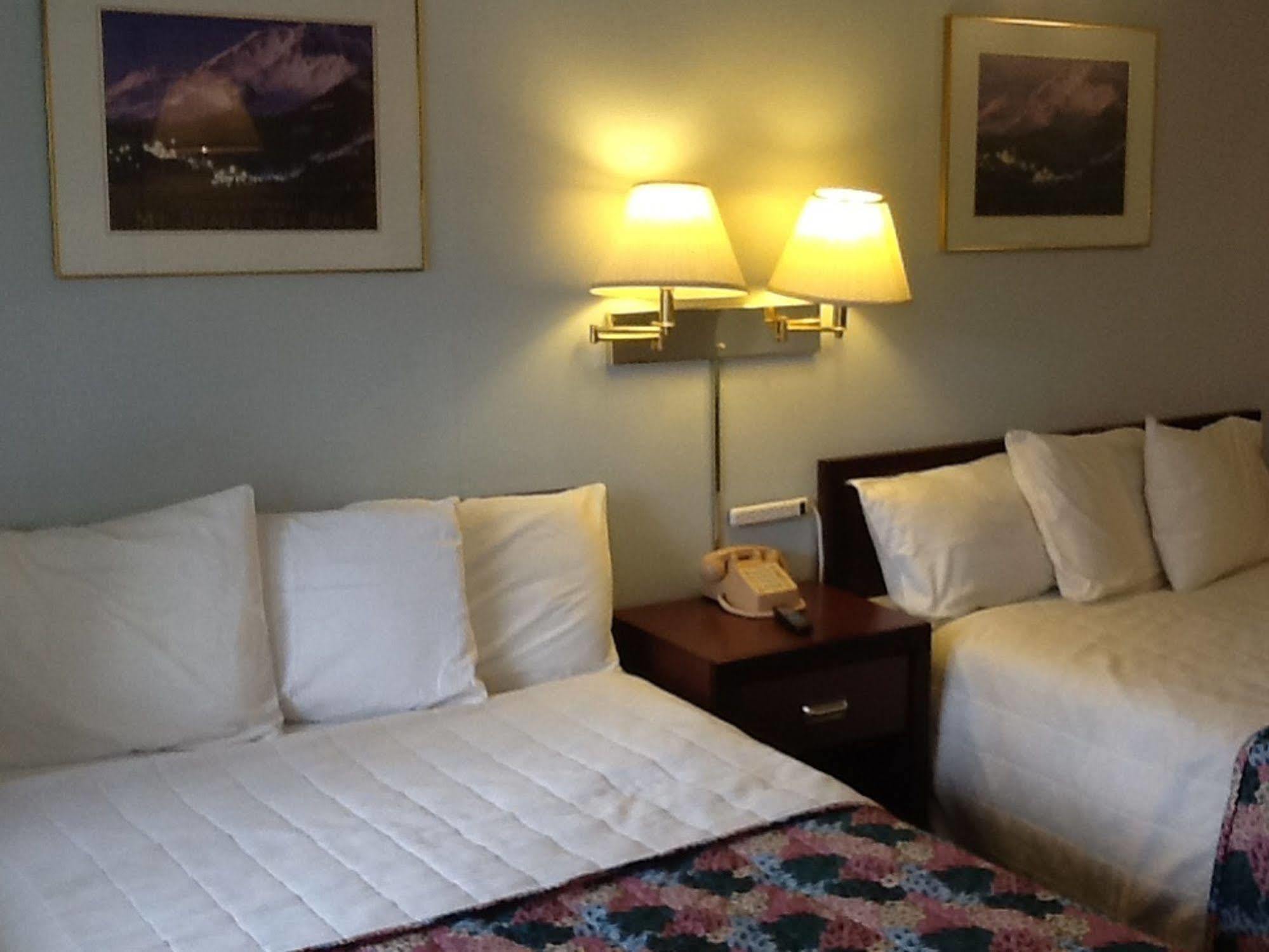 Pine Needles Inn Mount Shasta Extérieur photo