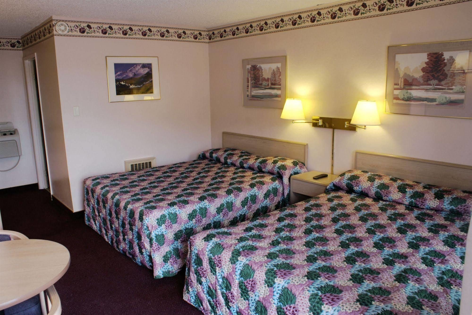 Pine Needles Inn Mount Shasta Extérieur photo
