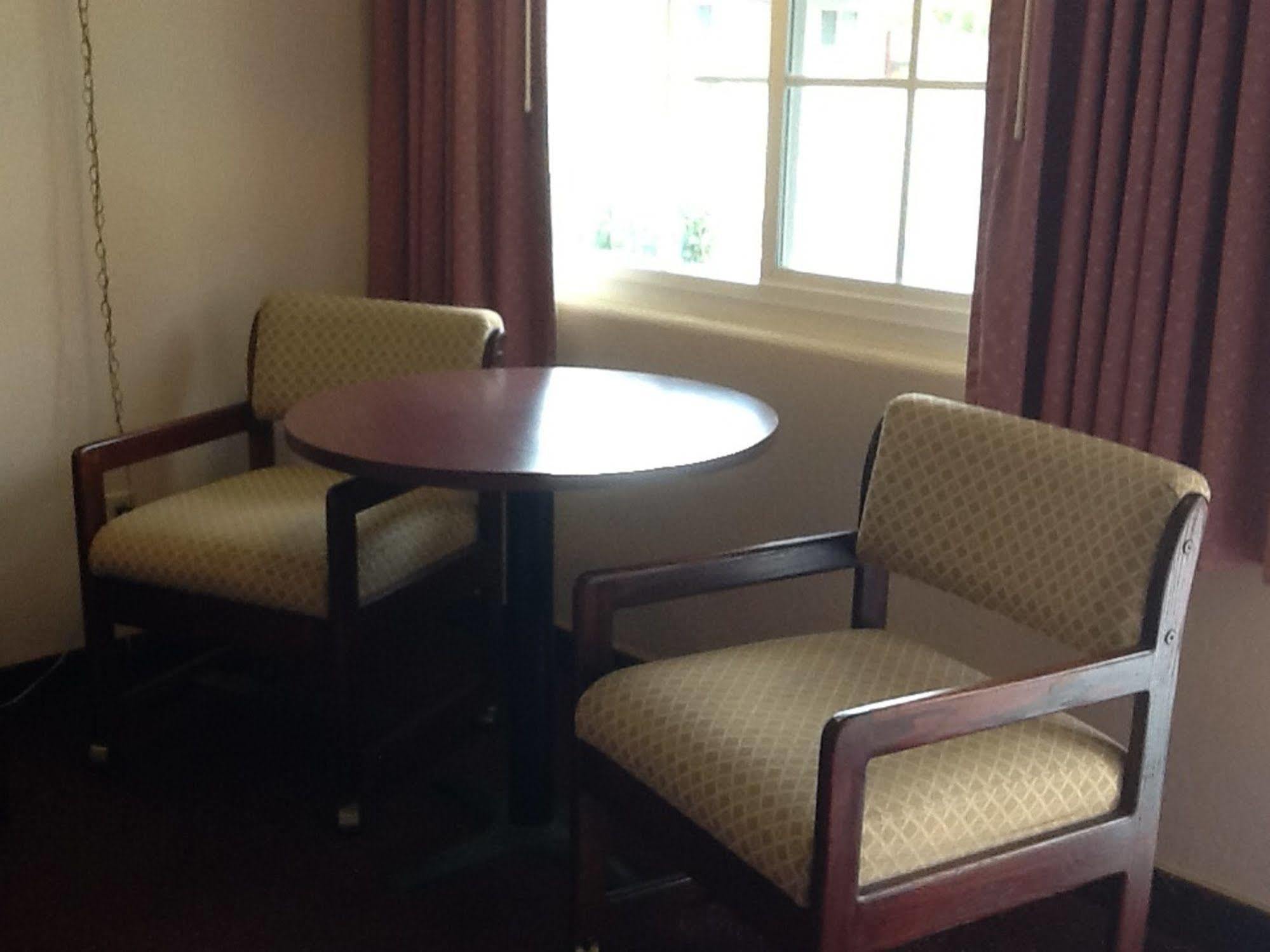 Pine Needles Inn Mount Shasta Extérieur photo