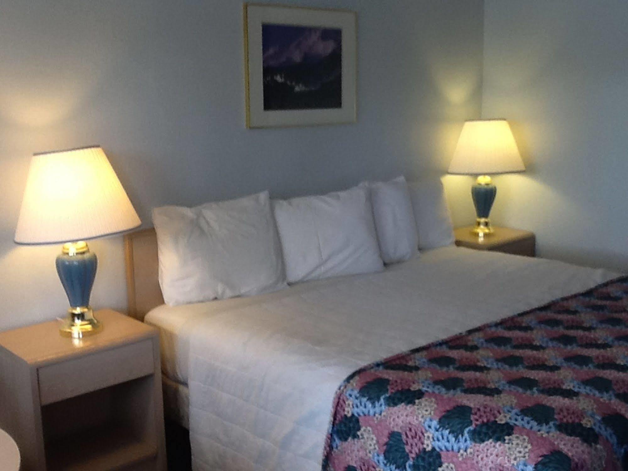 Pine Needles Inn Mount Shasta Extérieur photo