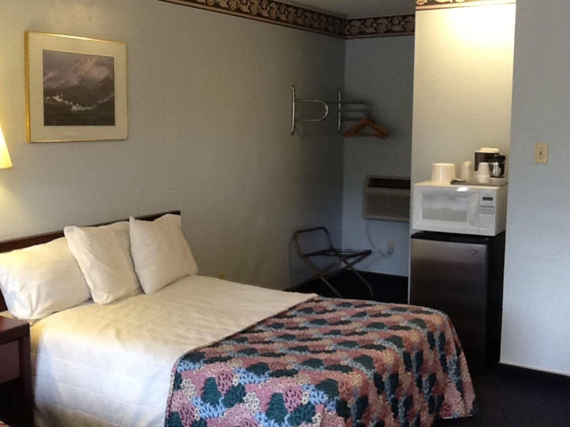 Pine Needles Inn Mount Shasta Extérieur photo